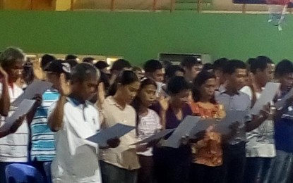 <p>Some 100 newly-elected Barangay and SK officials of Sibalom, Antique take their oath of office before Antique Governor Rhodora Cadiao, Monday, June 11.</p>